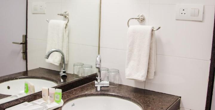Jc Castle Hotel Shirdi Bagian luar foto