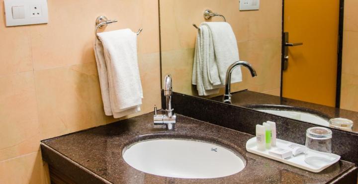 Jc Castle Hotel Shirdi Bagian luar foto