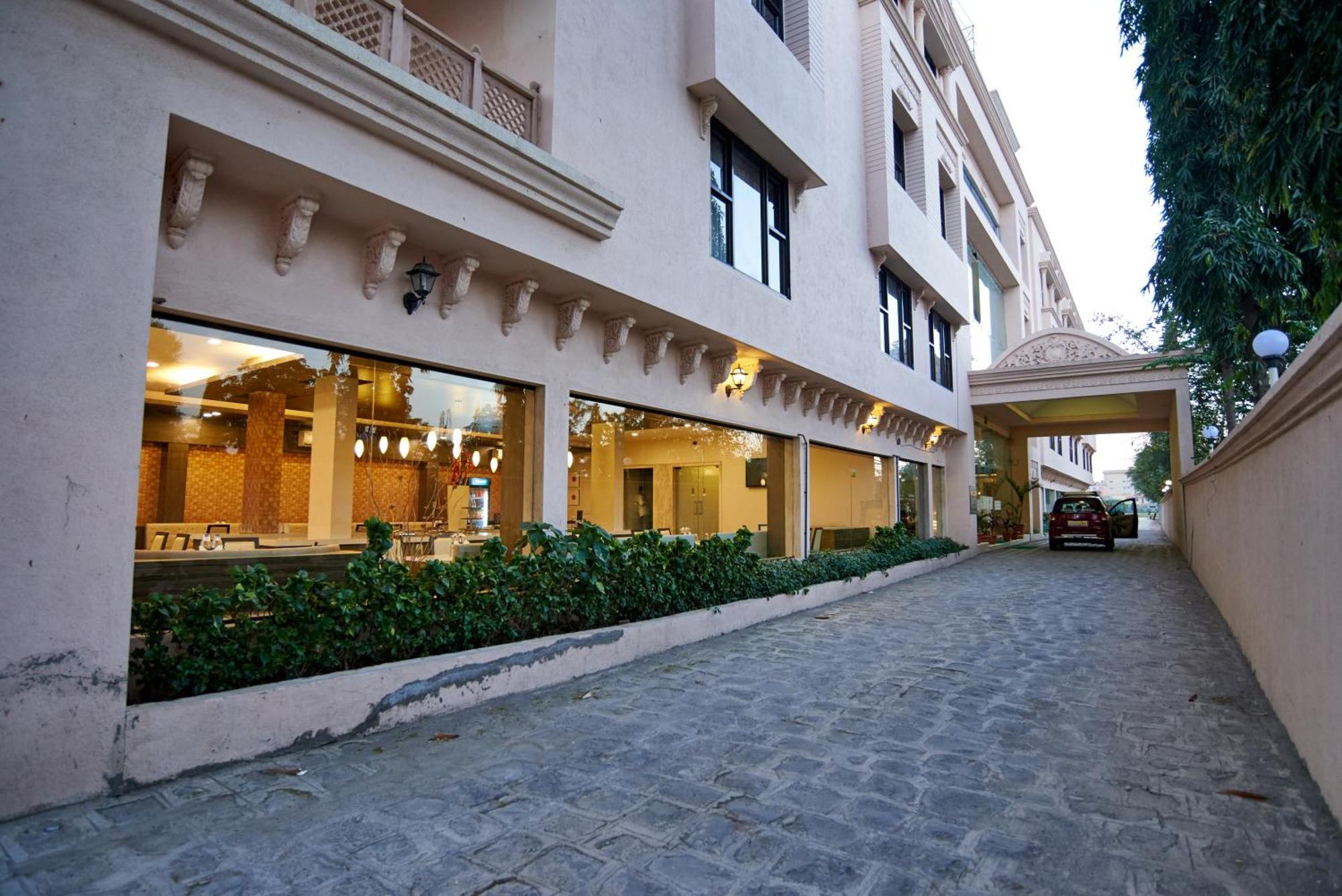 Jc Castle Hotel Shirdi Bagian luar foto