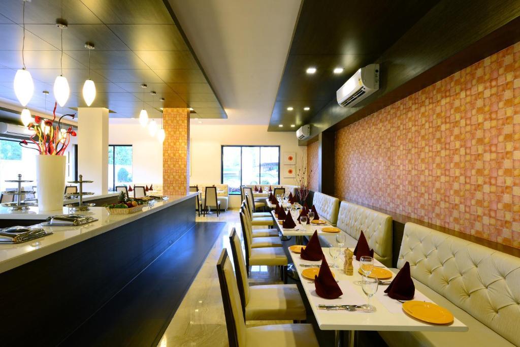 Jc Castle Hotel Shirdi Bagian luar foto