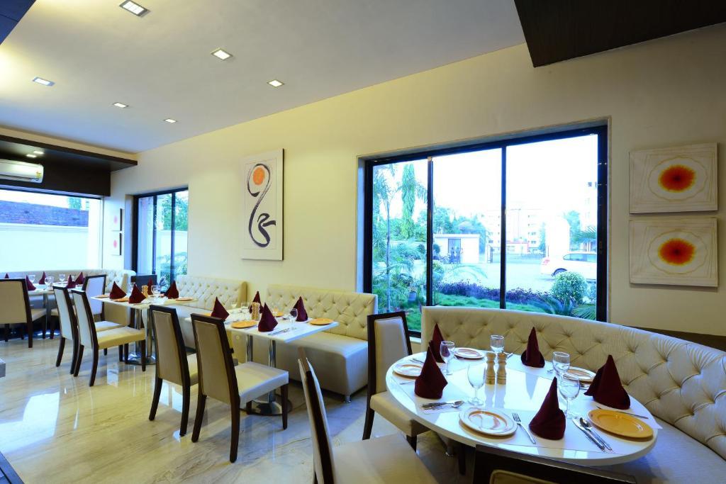 Jc Castle Hotel Shirdi Bagian luar foto