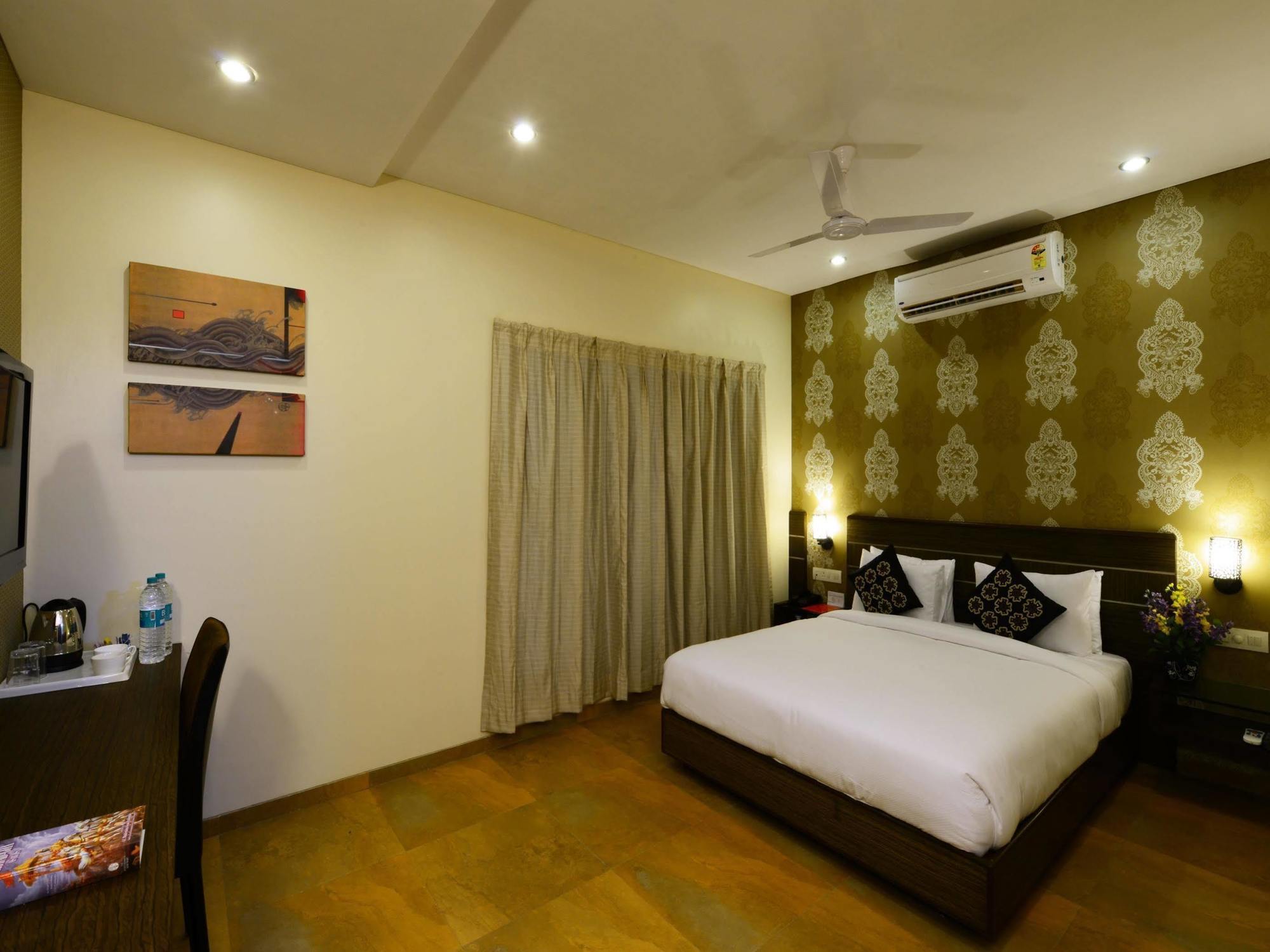 Jc Castle Hotel Shirdi Bagian luar foto