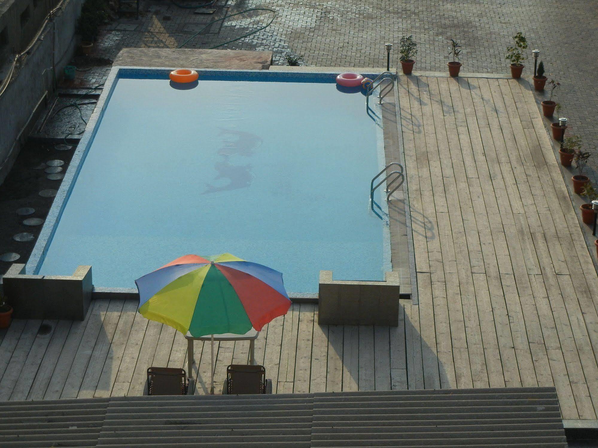 Jc Castle Hotel Shirdi Bagian luar foto