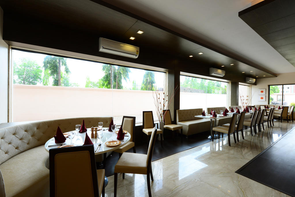 Jc Castle Hotel Shirdi Bagian luar foto